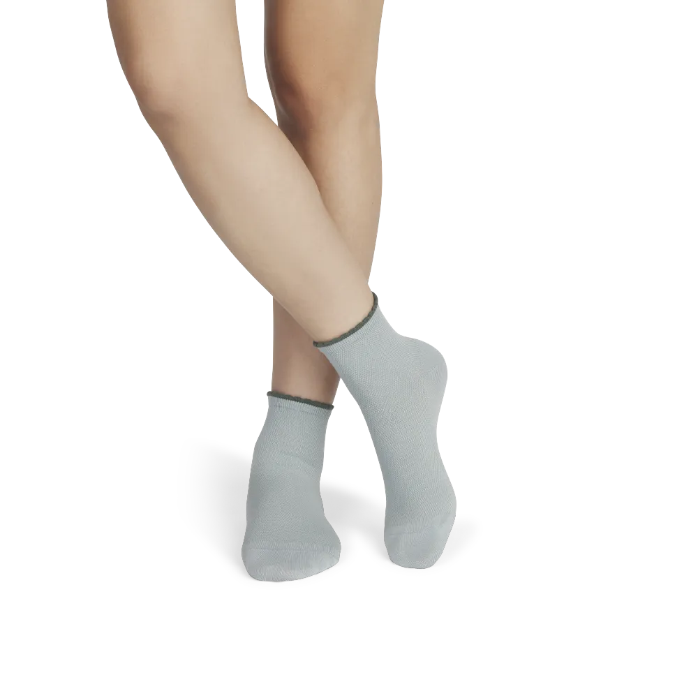 Women’s Scallop Cuff Quarter Socks