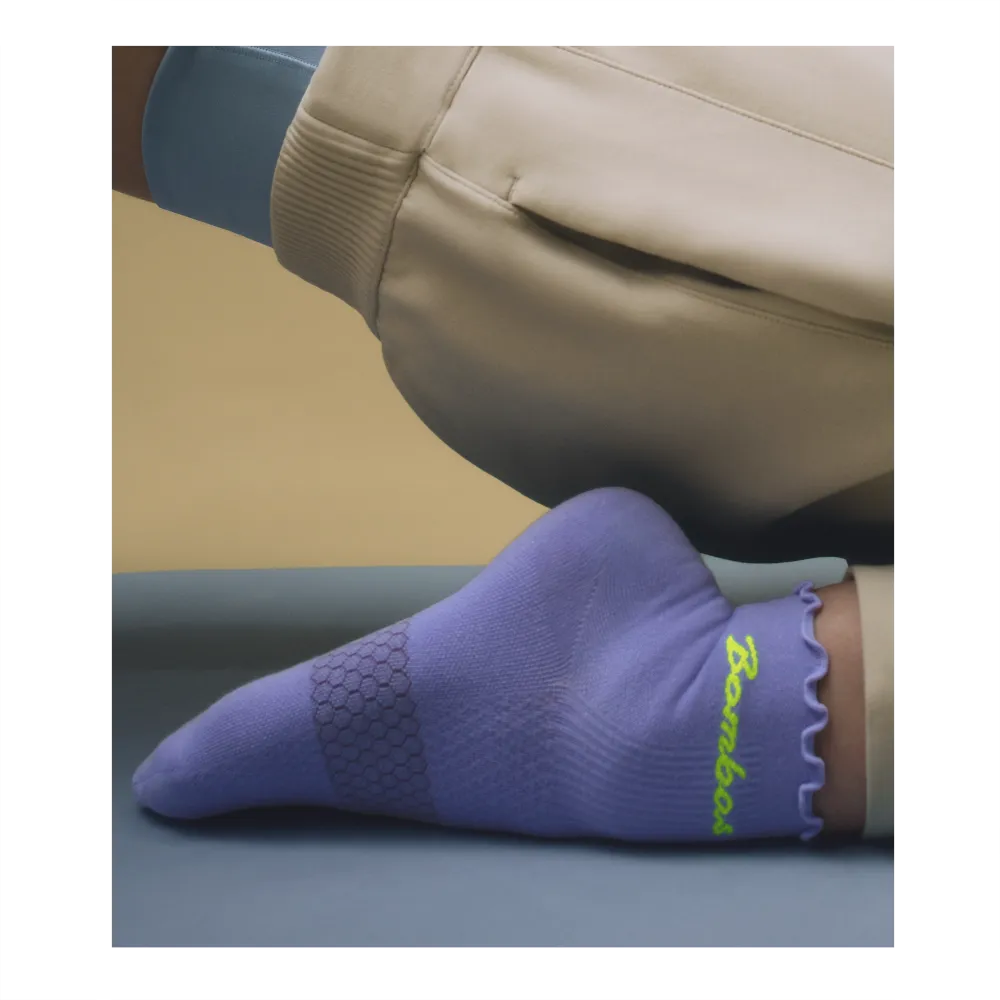 Women’s Ruffle Athletic Quarter Socks